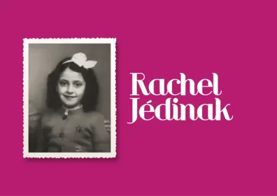 « Je suis Rachel Jédinak, née Psankiewicz. Je suis née à Paris le 30 avril 1934 dans le 12e arrondissement. Mes parents étaient nés en Pologne. Ils avaient émigré tous les deux en France. Ils se sont connus et mariés à Paris dans les années vingt… » Cette photo a été envoyée à son père, alors interné au camp de Beaune-la-Rolande. Paris, 1942.